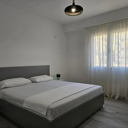 In 002 Apartamento
